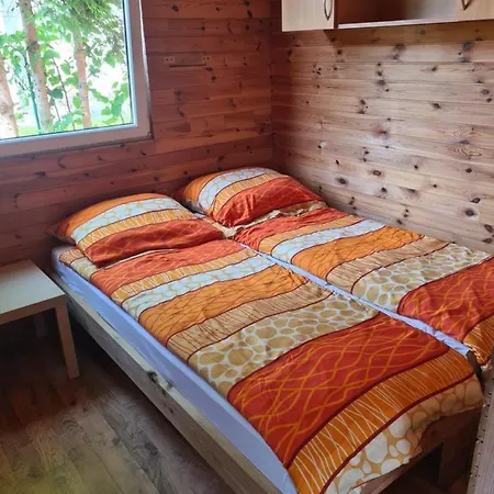 U Anny Pionierów 8b *